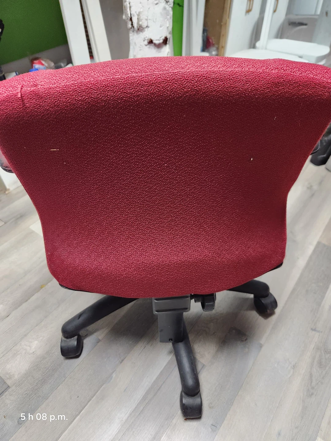 Chaise de bureau rouge ajustable avec accoudoirs – 25$ - photo 4