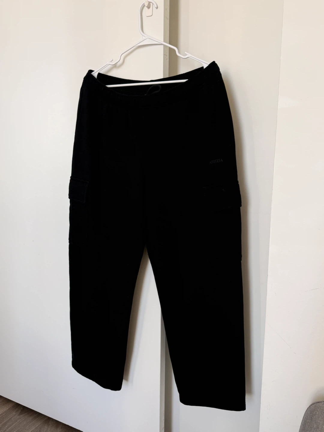 Aritzia Cargo Sweatpants - photo 3