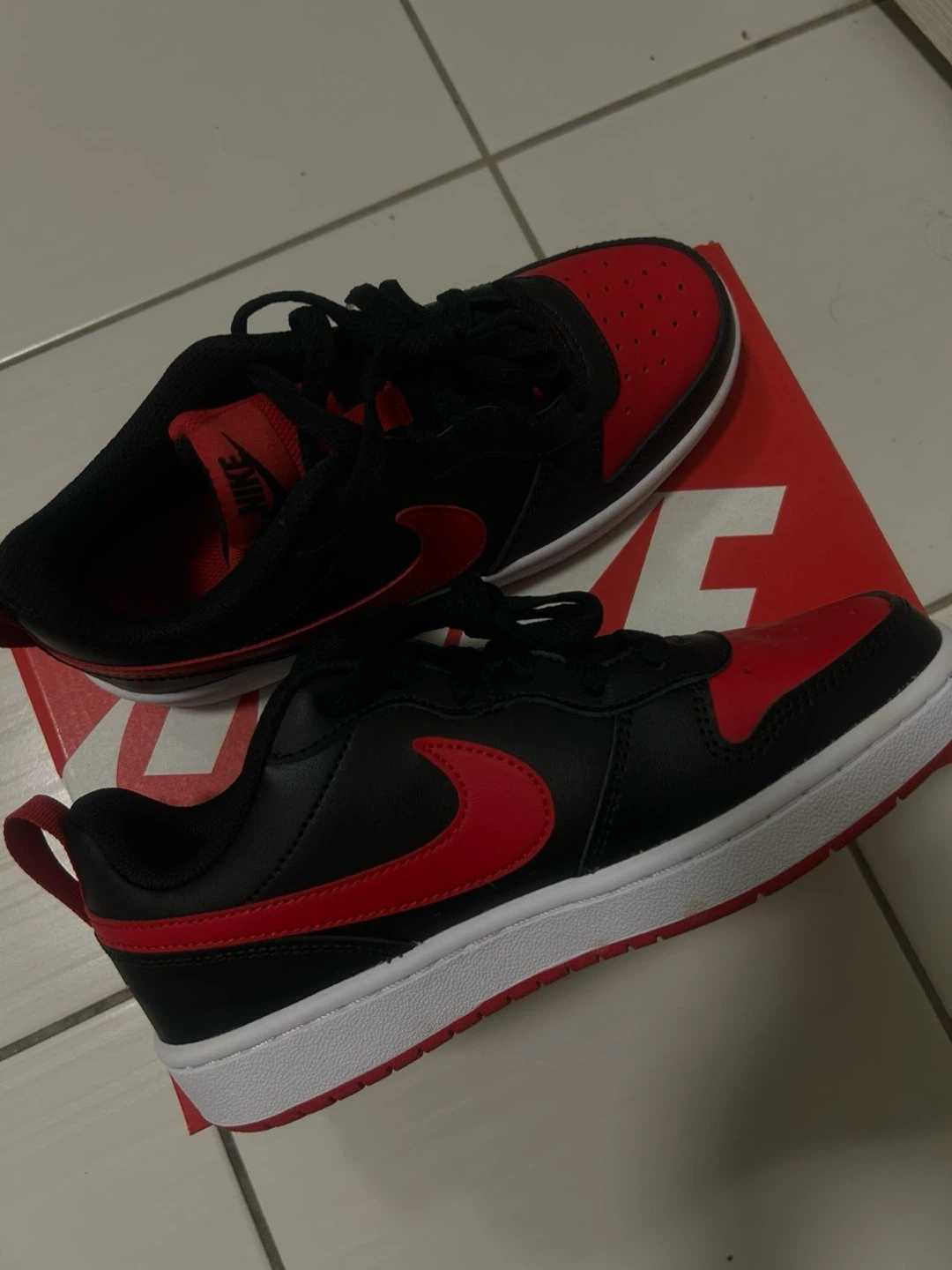 Nike Black & Red Sneakers | Women’s 5 | Y2K / Streetwear