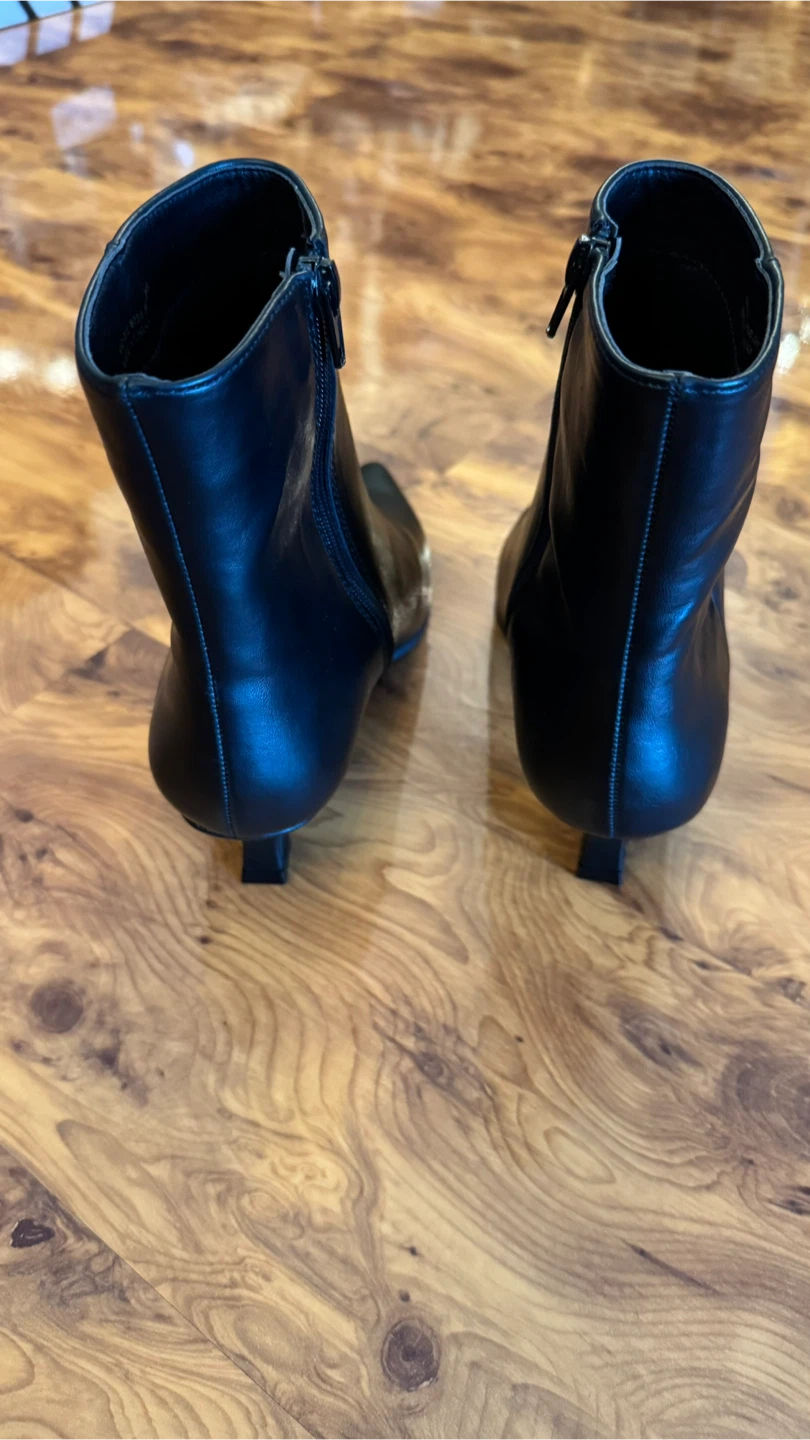 Chinese Laundry black ankle boots - photo 2