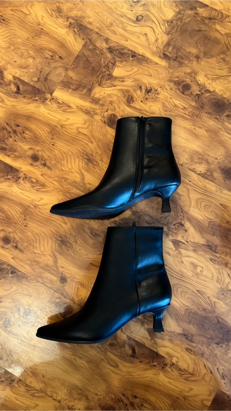 Chinese Laundry black ankle boots - photo 3