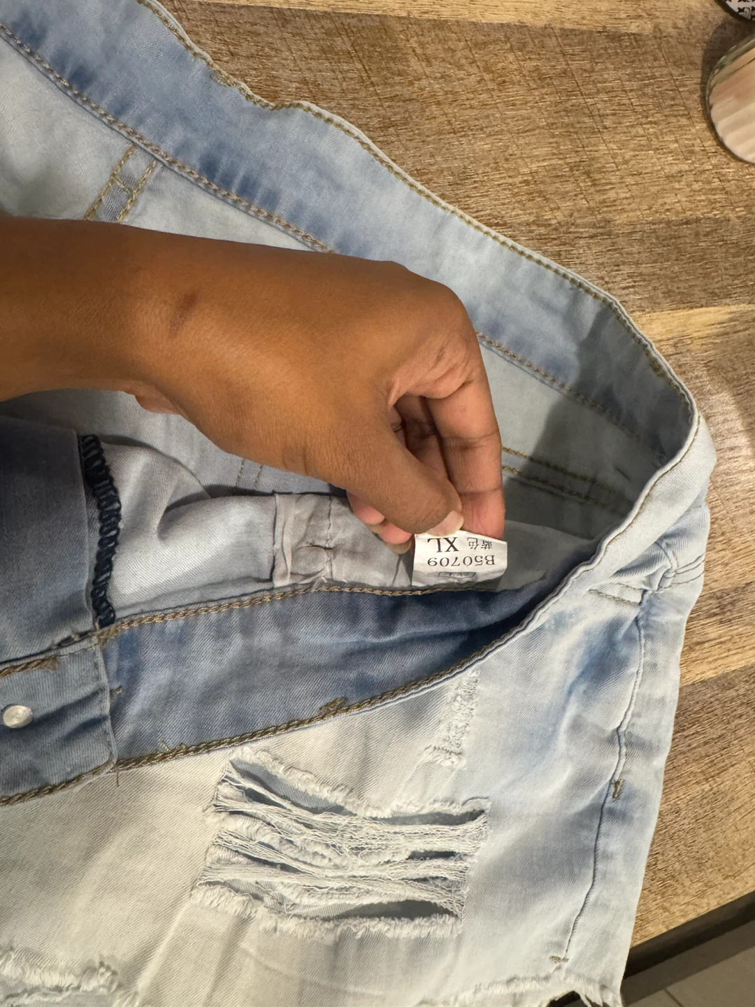 Light wash distressed denim shorts - photo 3
