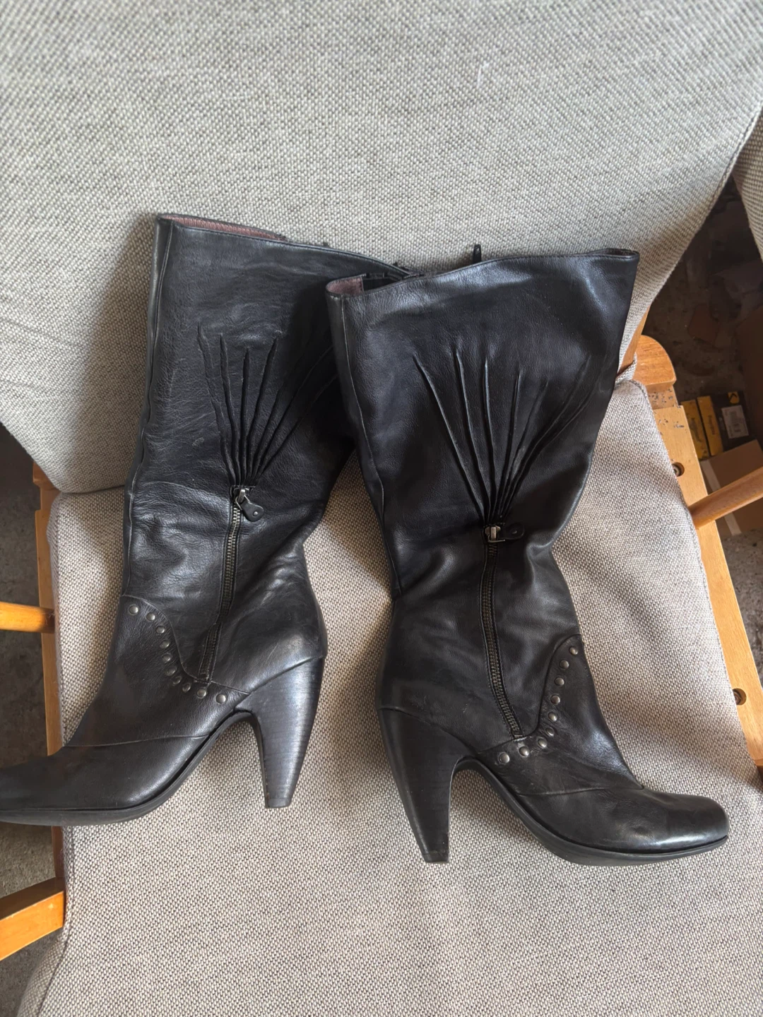 Biviel Black Leather Heeled Boots