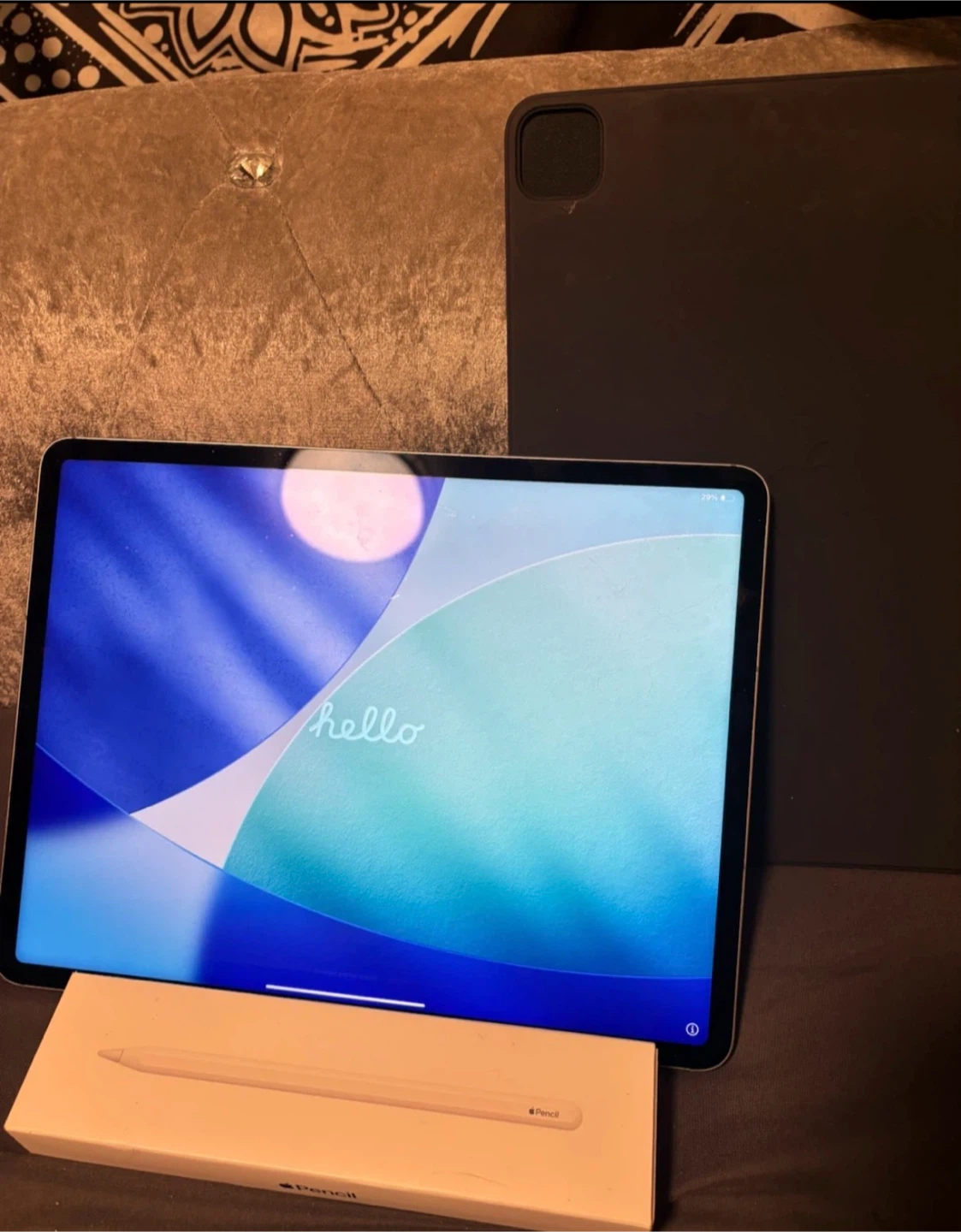 iPad Pro 6th gen 12.9 inch, 512 gb [Includes case and pencil] - photo 3