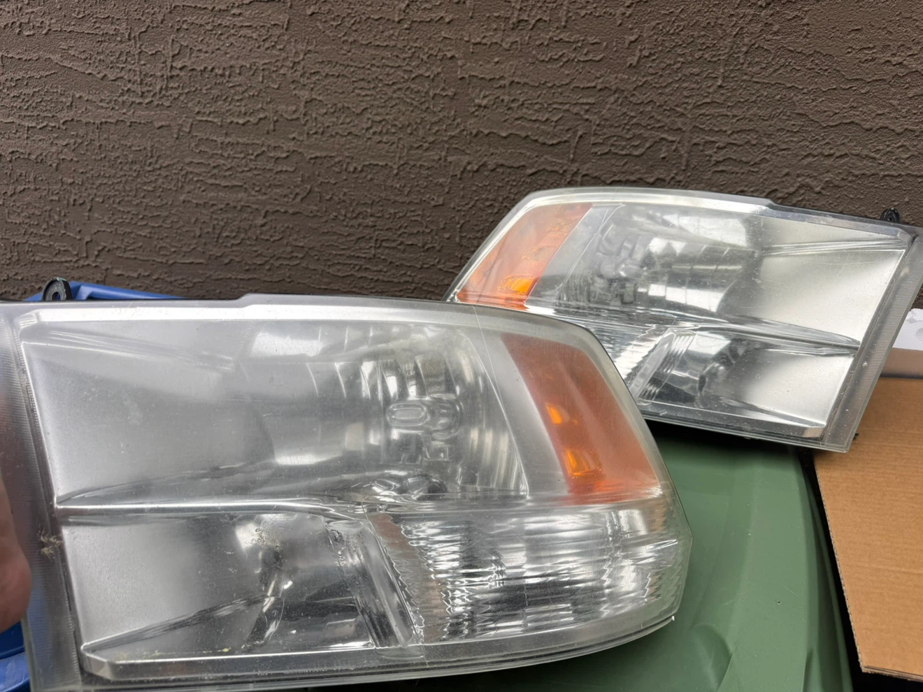 2011 Dodge Ram  2500 SLT Headlights