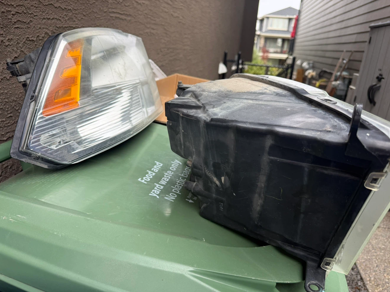 2011 Dodge Ram  2500 SLT Headlights - photo 2
