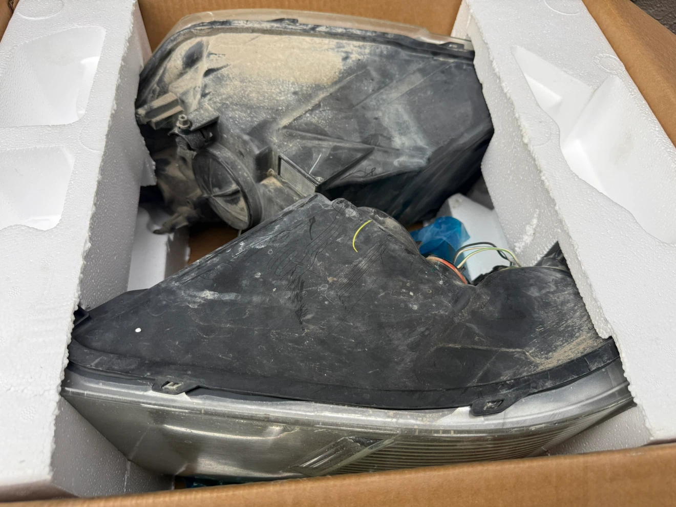 2011 Dodge Ram  2500 SLT Headlights - photo 3