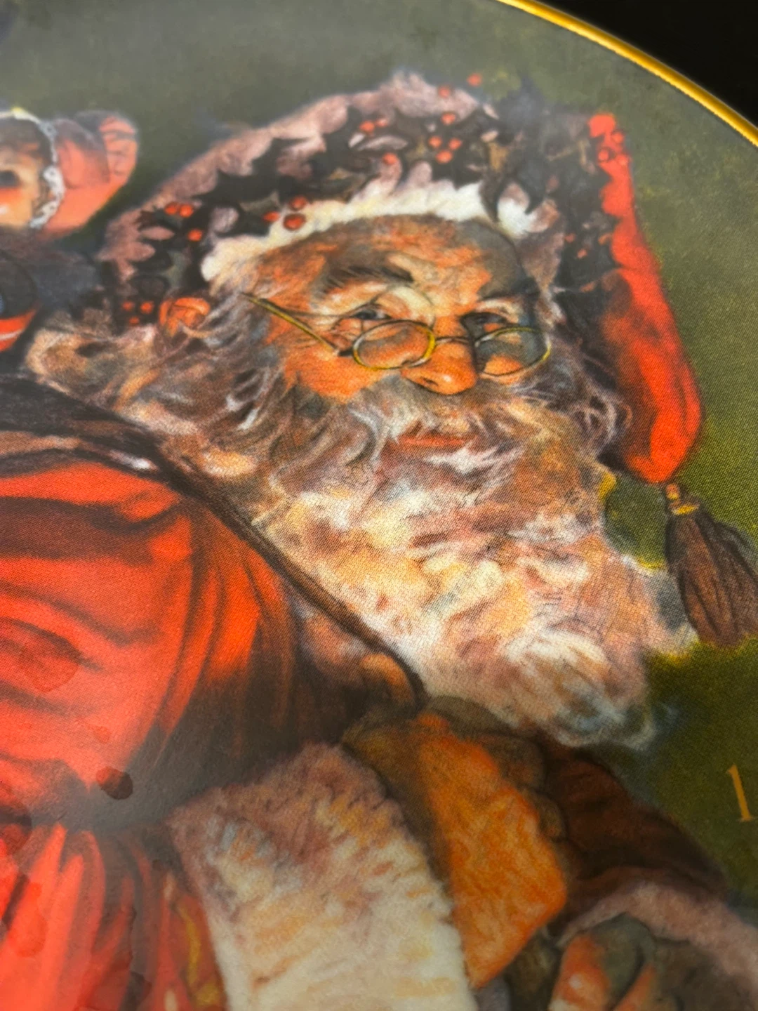 1987 Avon The Magic That Santa Brings Christmas Plate - photo 3