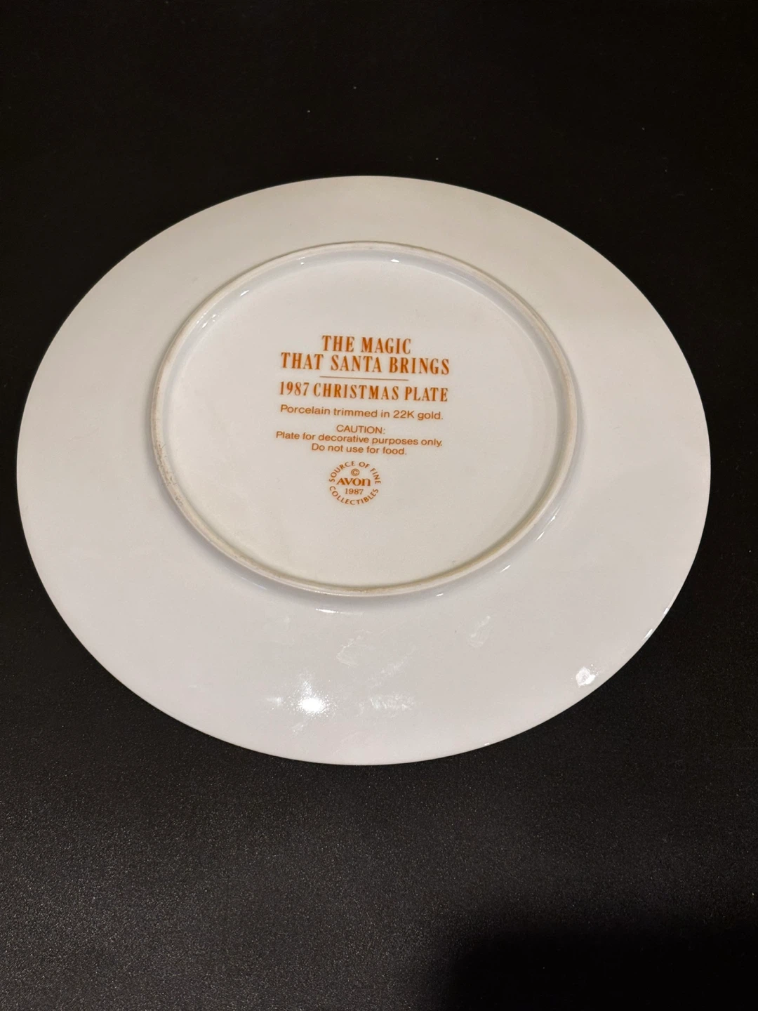 1987 Avon The Magic That Santa Brings Christmas Plate - photo 4