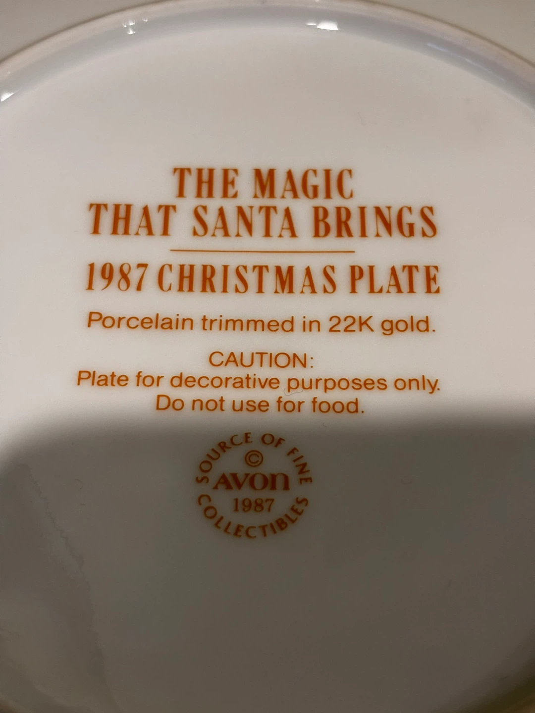 1987 Avon The Magic That Santa Brings Christmas Plate - photo 5