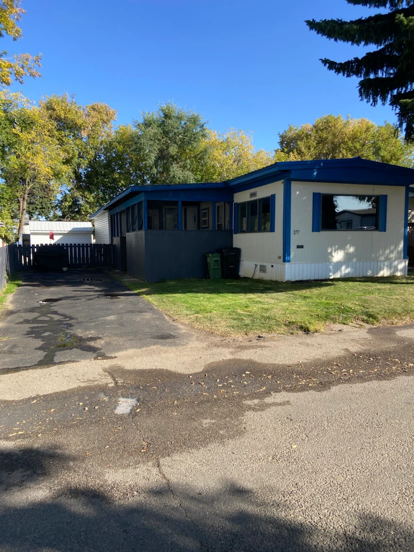 Mobile home with putting green