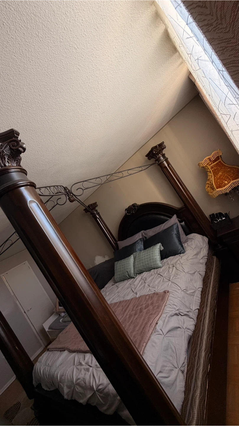North Shore 4 Piece Queen Canopy Bed - photo 2