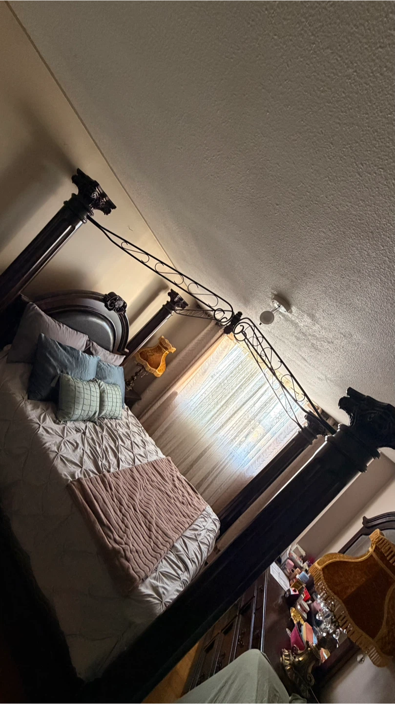 North Shore 4 Piece Queen Canopy Bed - photo 3