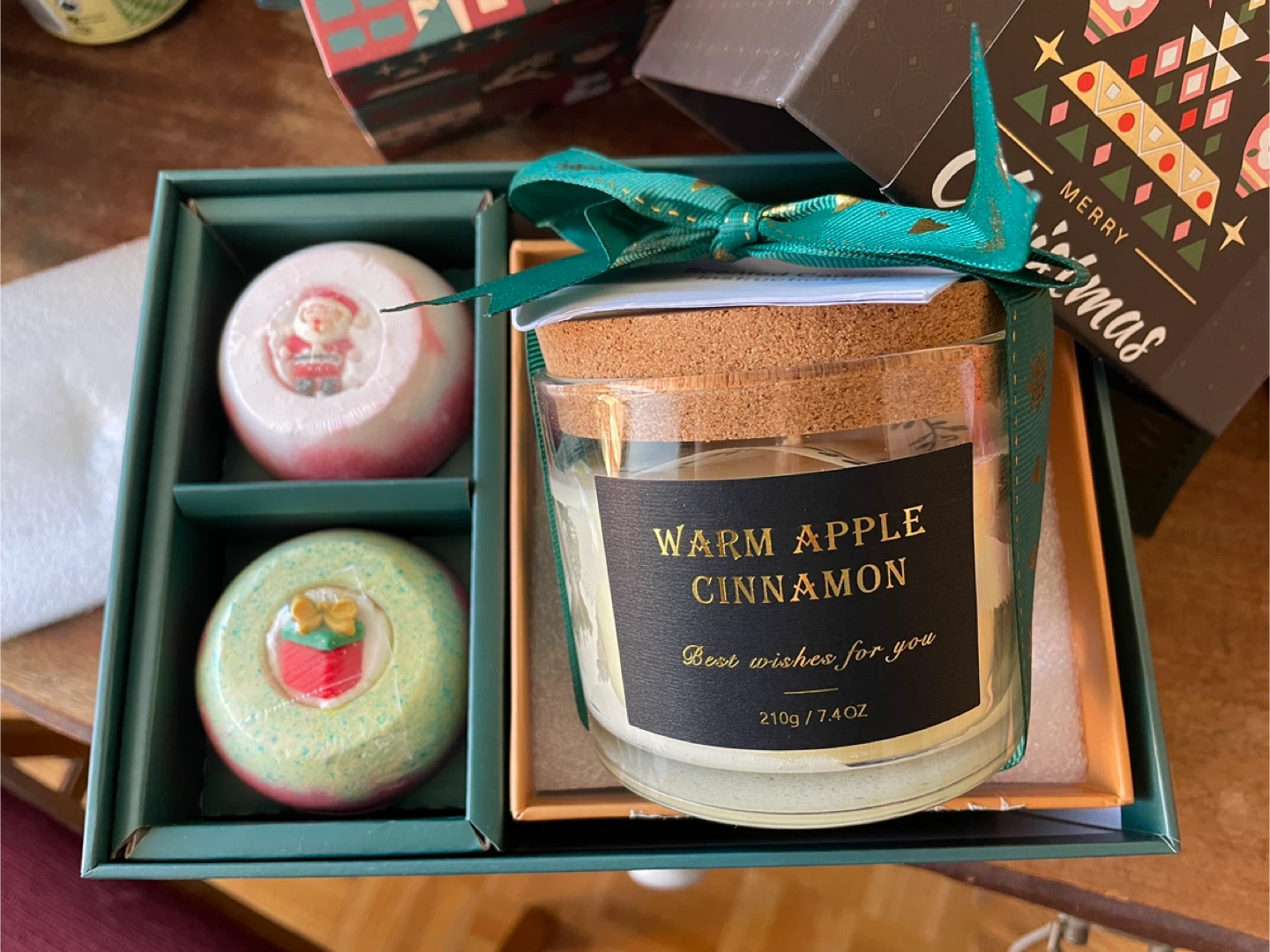 Christmas Scented Candle and Bath Bomb Set