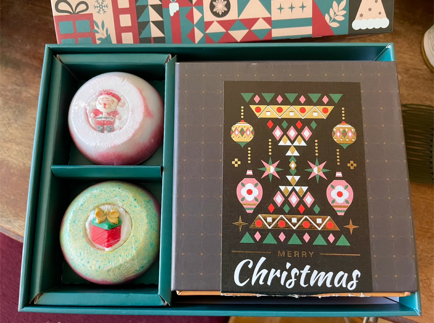 Christmas Scented Candle and Bath Bomb Set - photo 2