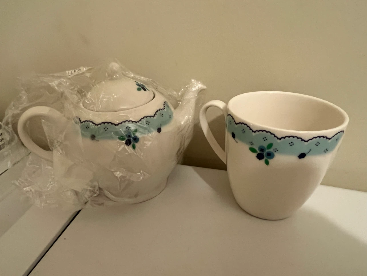 Sanrio Hello Kitty Teapot and Mug Set - photo 2