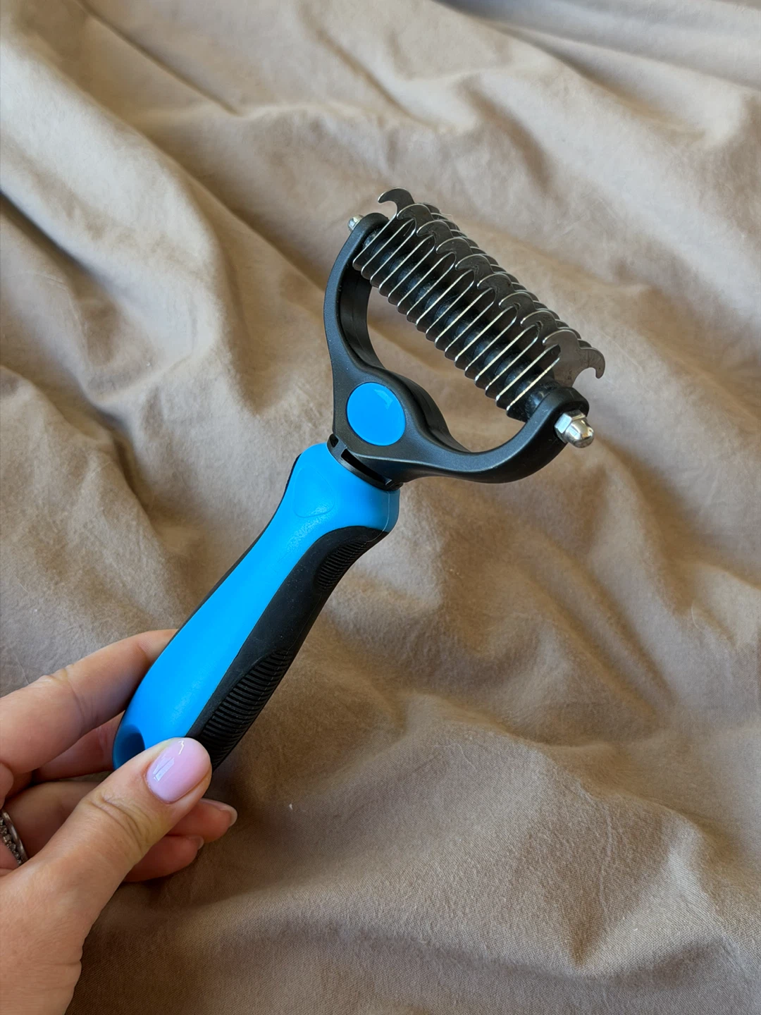 Pet Deshedding Dematting Rake