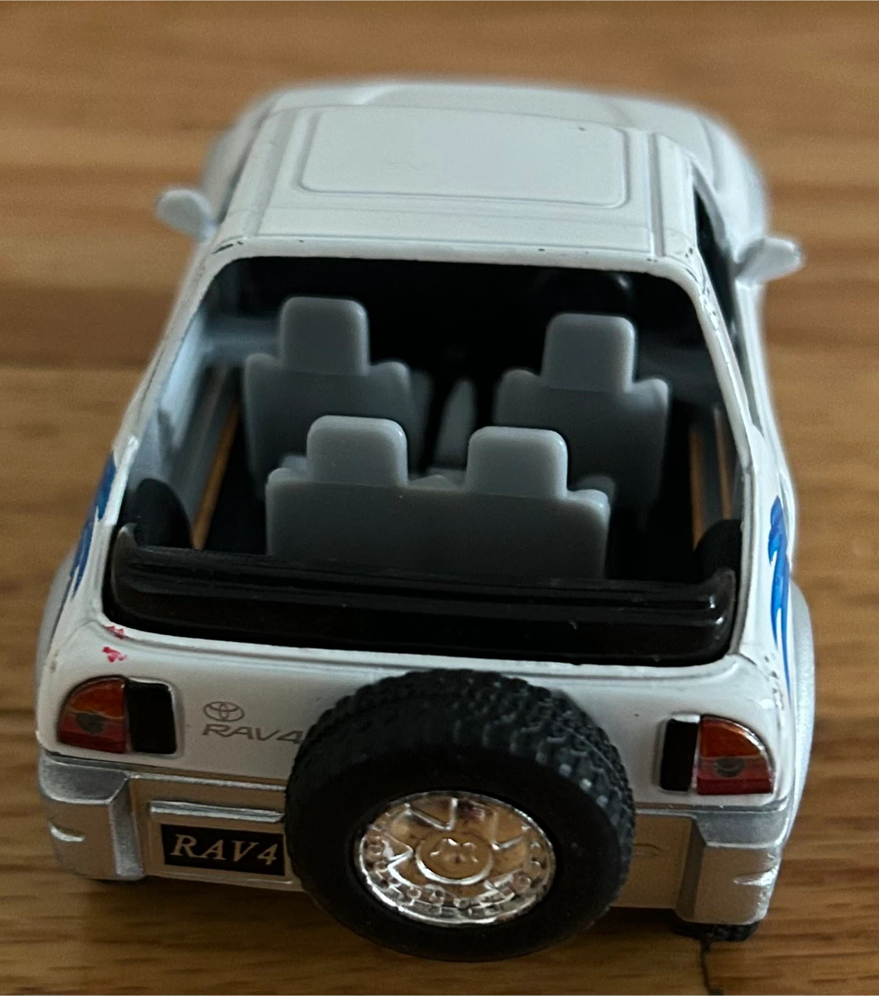 Toyota RAV4 Die-Cast Model - photo 4