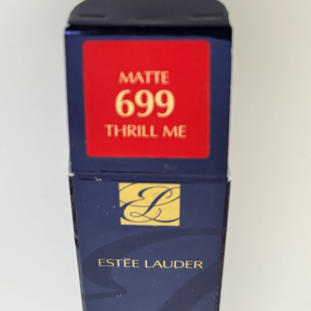 Estee Lauder Pure Color Matte Lipstick 699 Thrill Me - photo 3