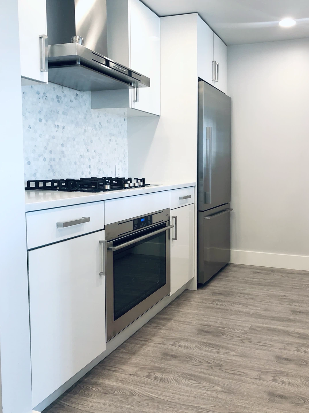 [FURNISHED] 2 Bedrooms in Yaletown - photo 3