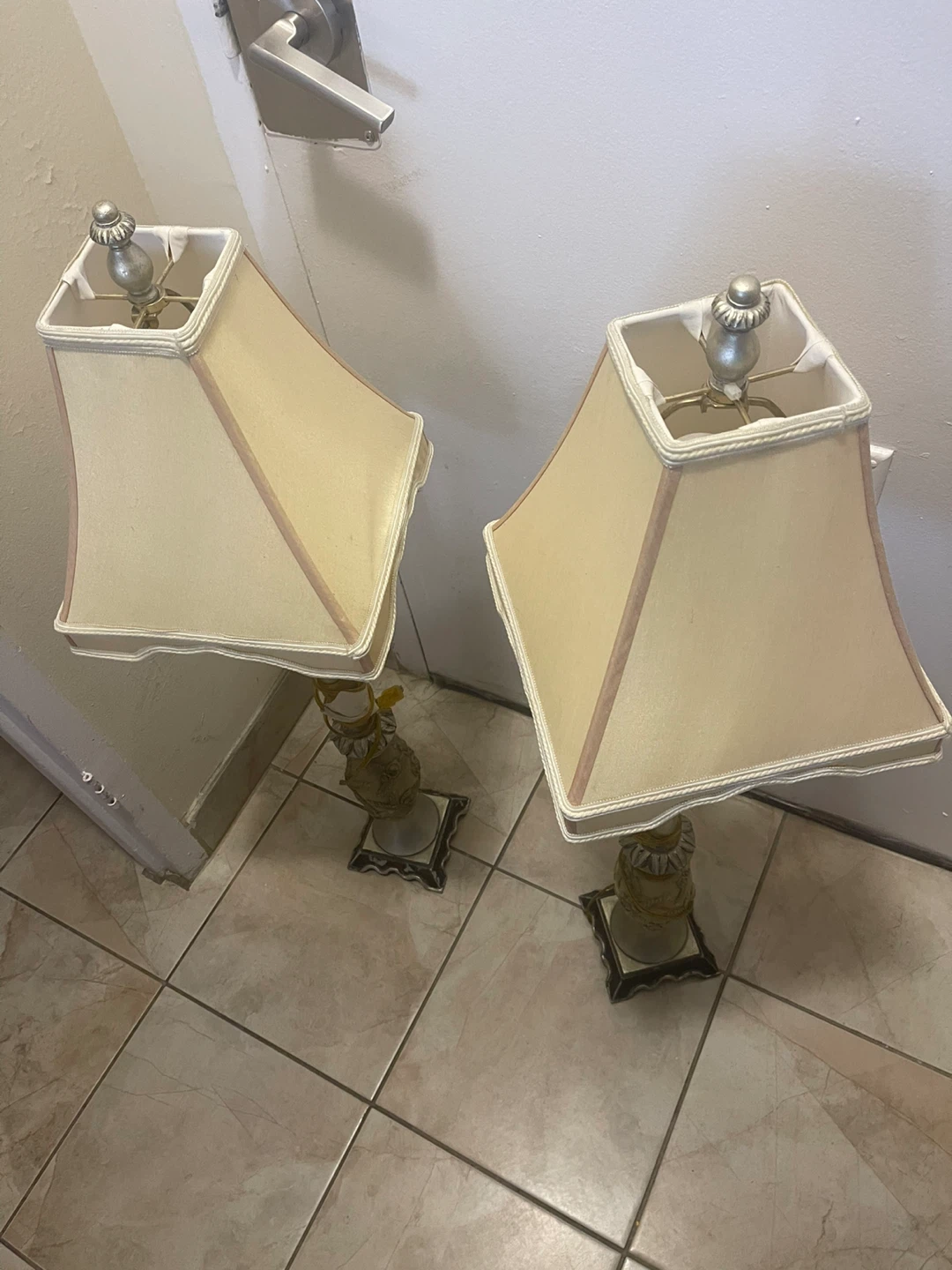 Set of Two Decorative Table Lamps - photo 3