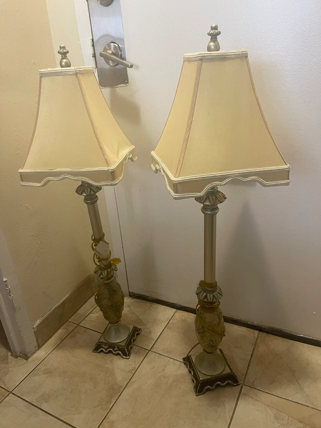 Set of Two Decorative Table Lamps - photo 5