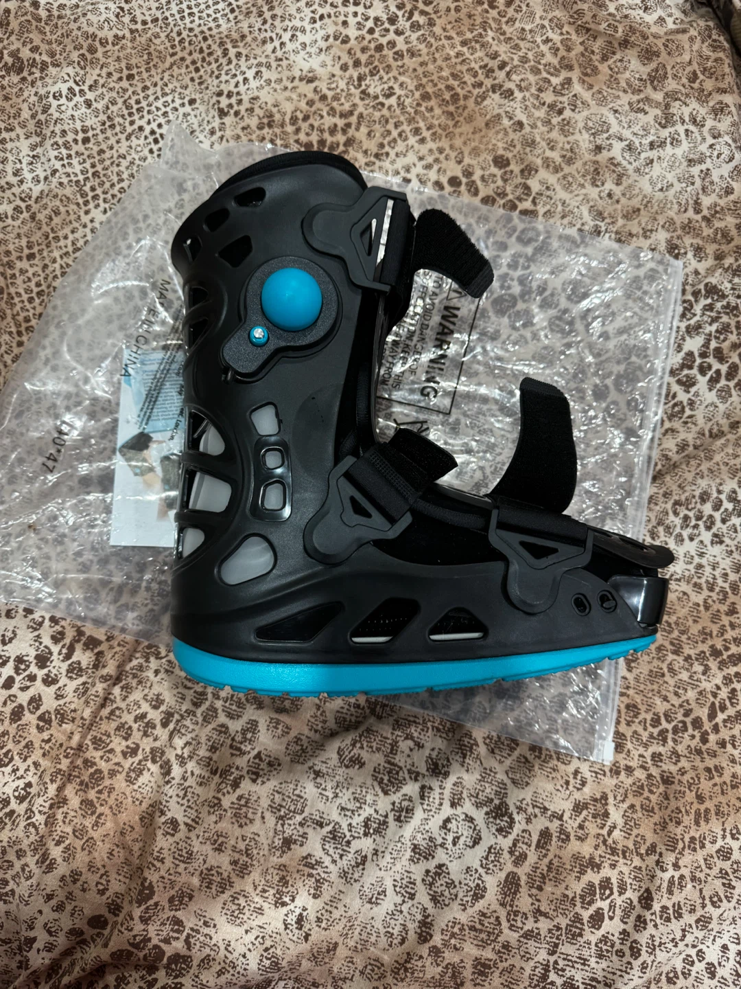 GHORTHOUD Inflatable Short Walking Boot - Medium