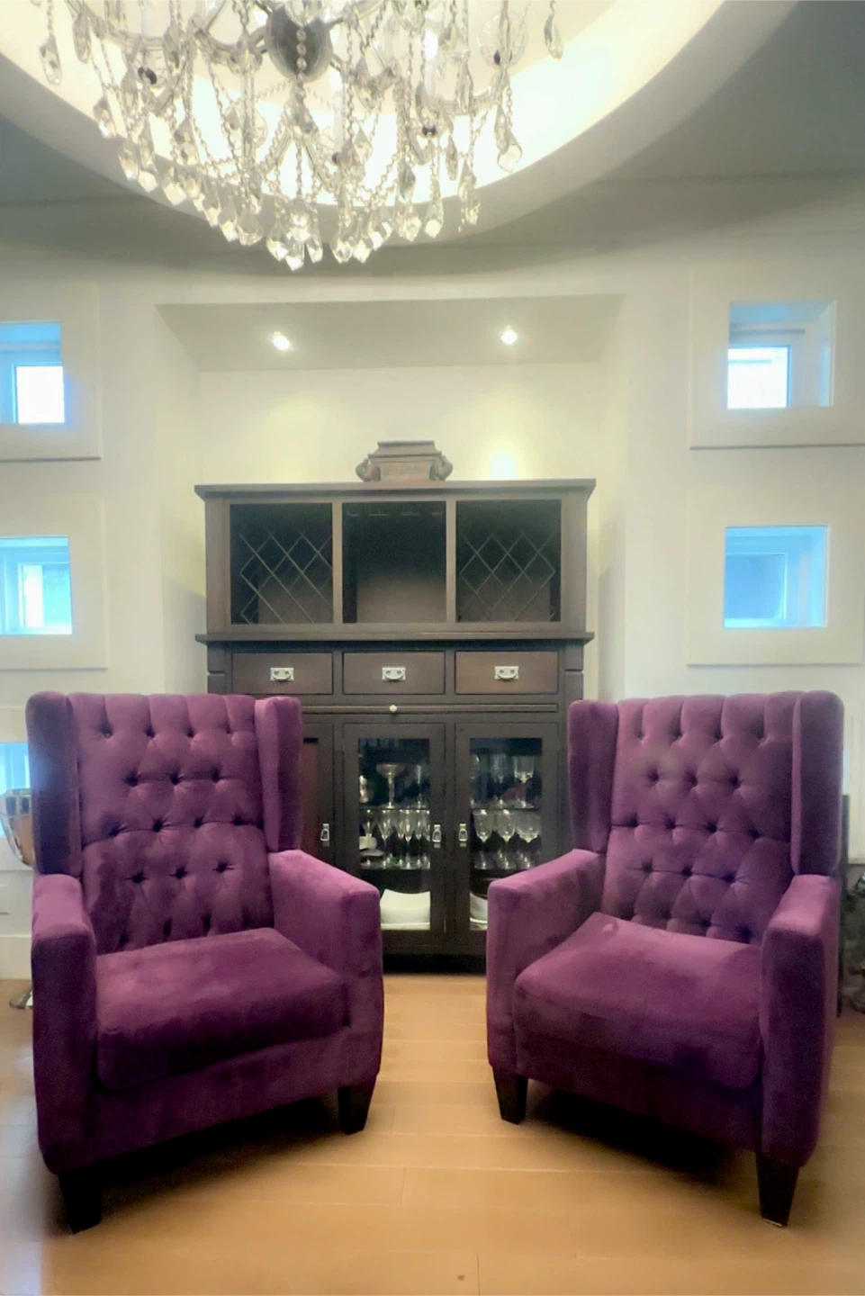 Moving homes - all furniture and decor must go. - photo 2