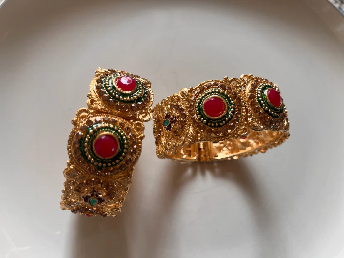 Gold-tone Ornate Hinged Bangles - photo 2