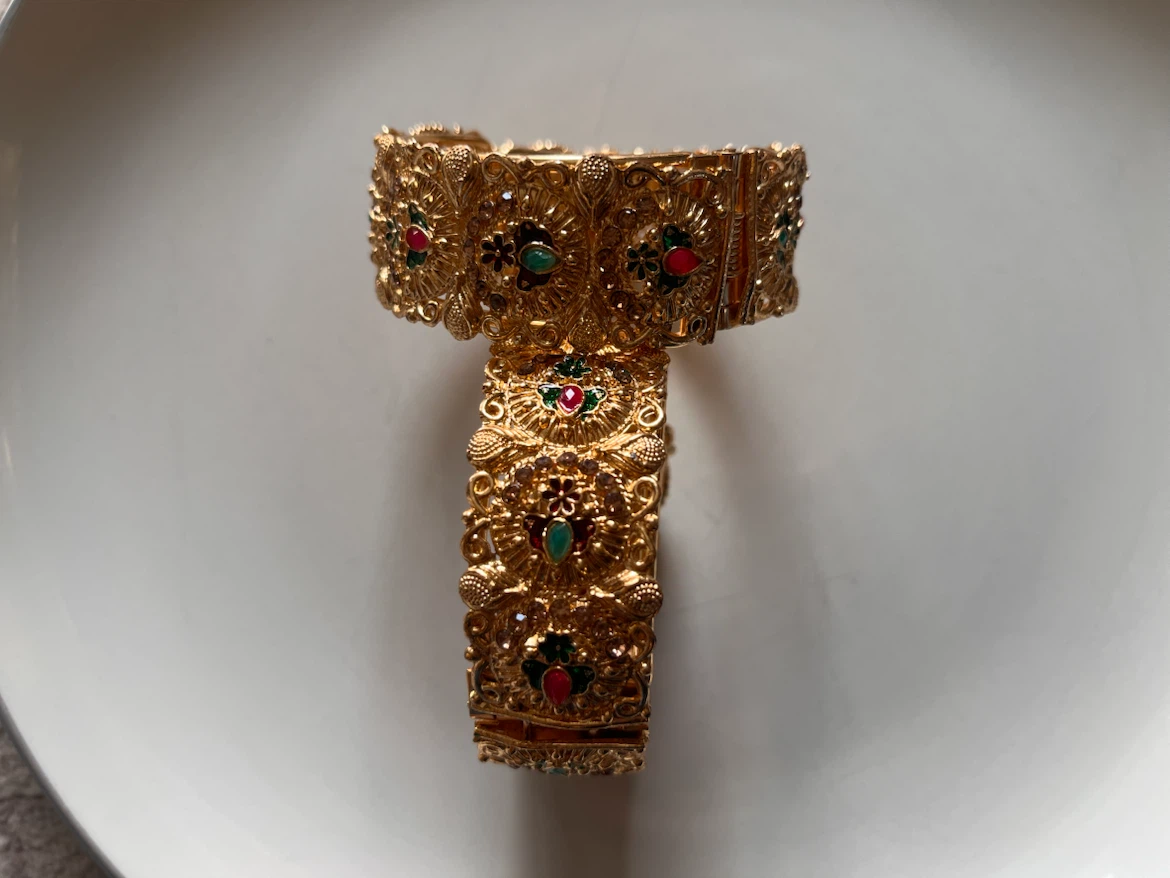 Gold-tone Ornate Hinged Bangles - photo 3