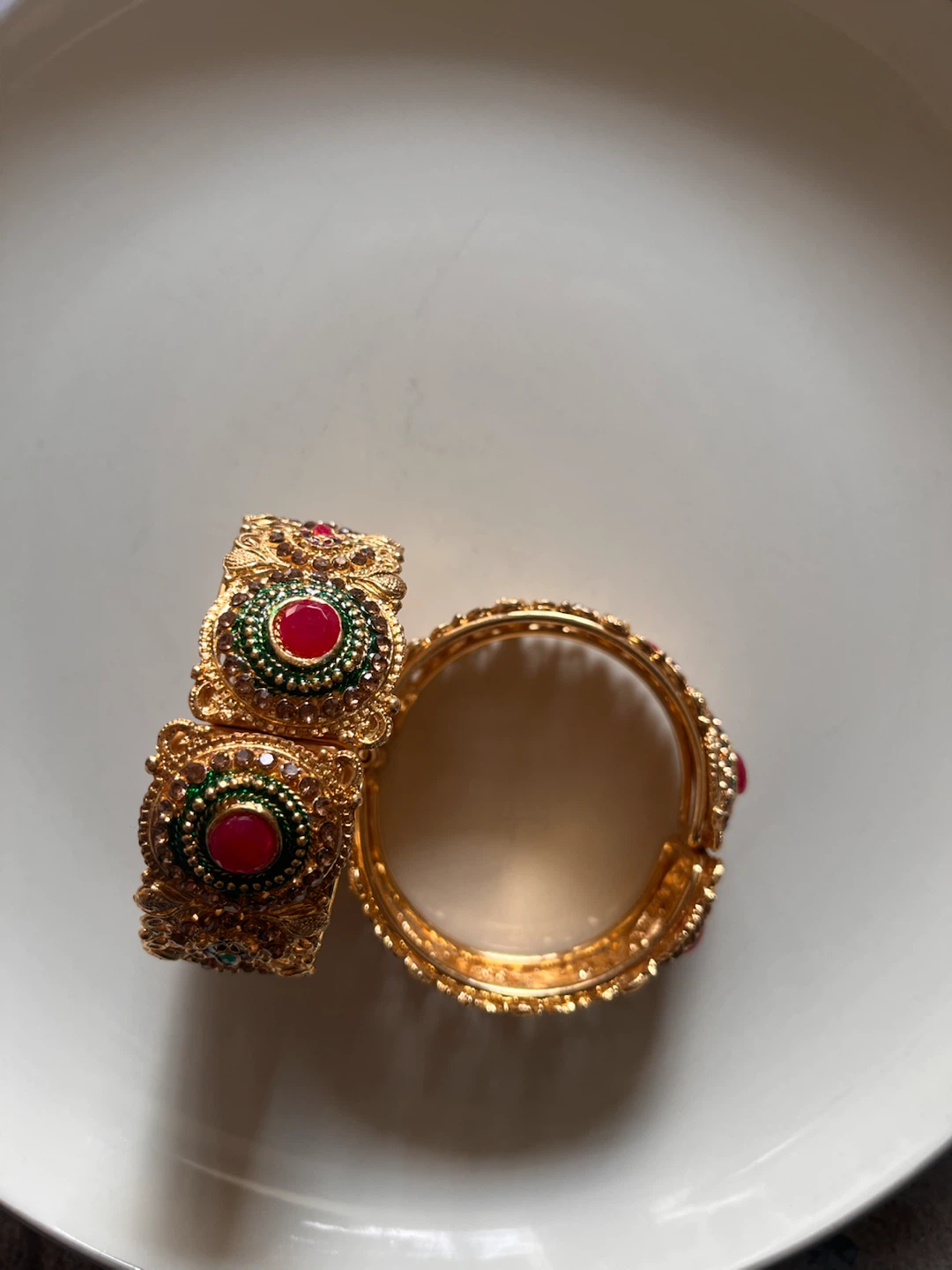 Gold-tone Ornate Hinged Bangles - photo 4