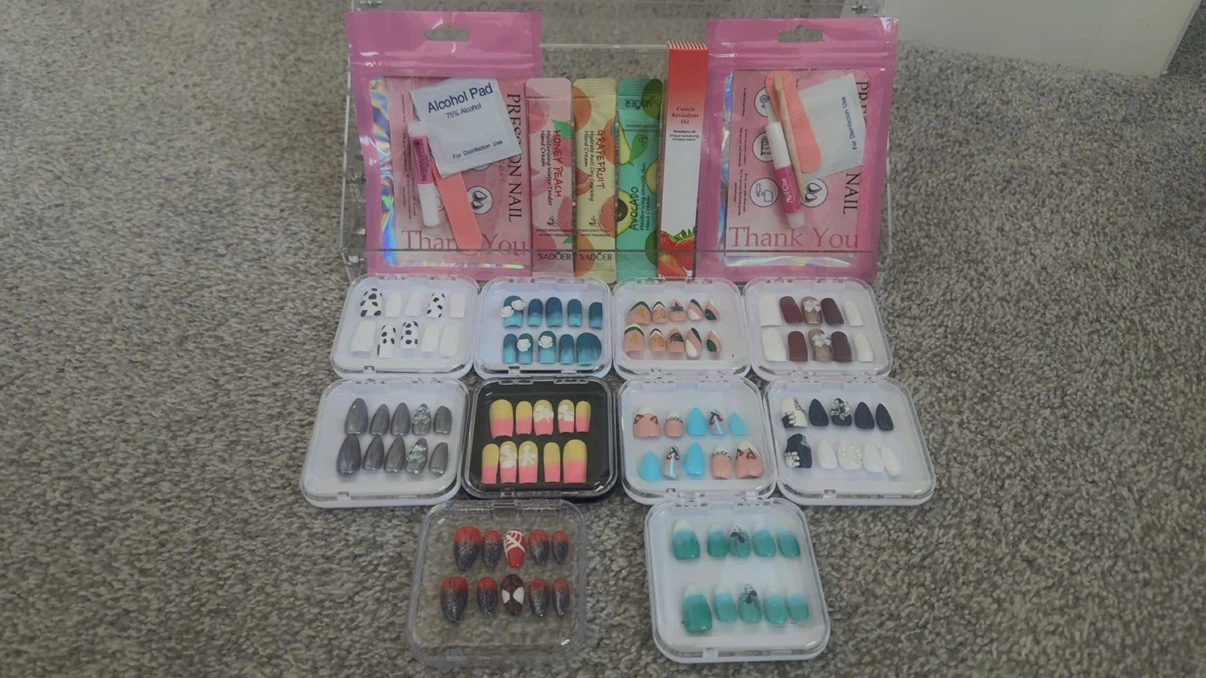 Large Collection of Press-on Nails - photo 2