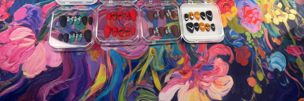 Large Collection of Press-on Nails - photo 3