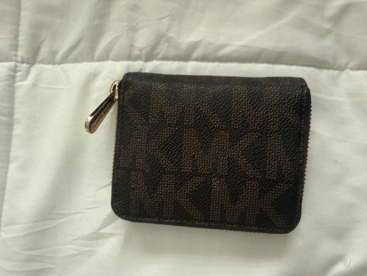 Michael Kors Small Zip Wallet - photo 4