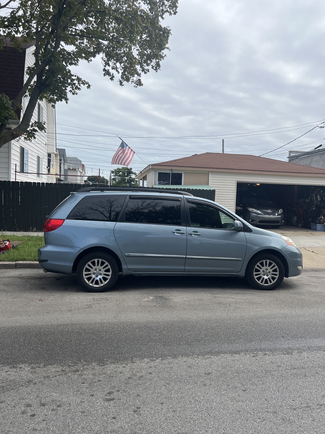 Toyota Sienna Limited AWD w/Apple CarPlay, Remote Start + MORE! - photo 5