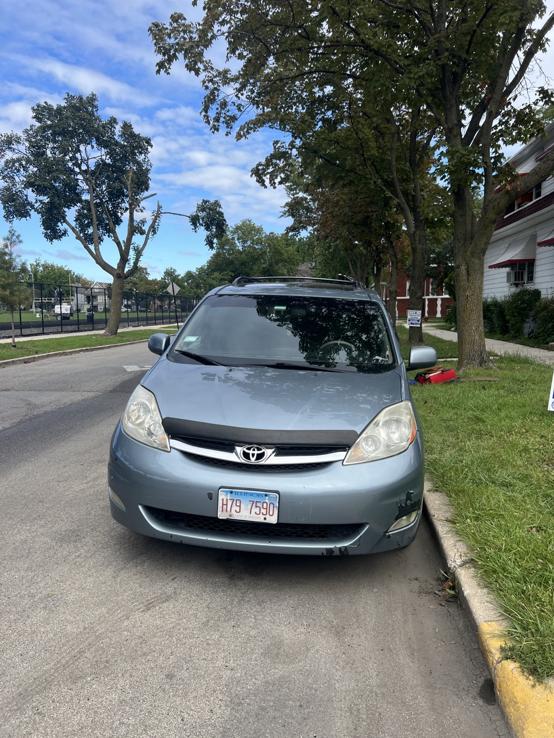 Toyota Sienna Limited AWD w/Apple CarPlay, Remote Start + MORE! - photo 2