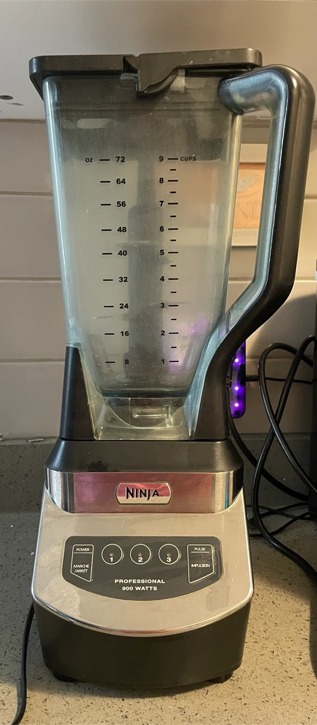 Ninja Professional 900W Blender – Large 72oz / 9-Cup Pitcher