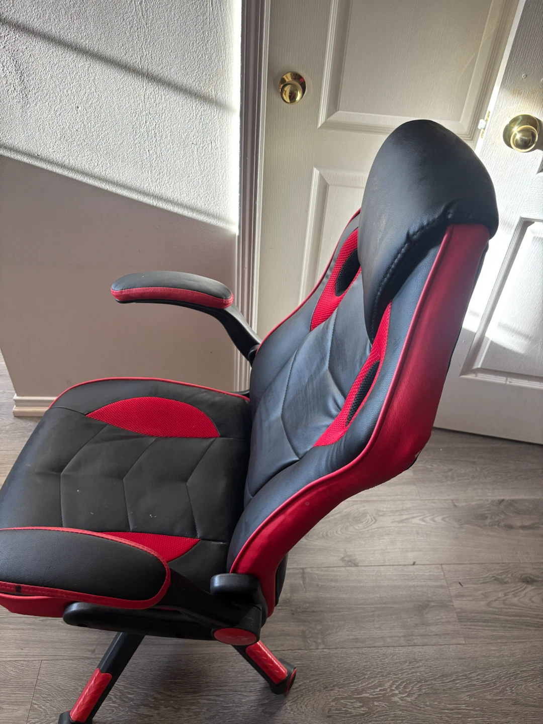 Red and black gaming chair - photo 2