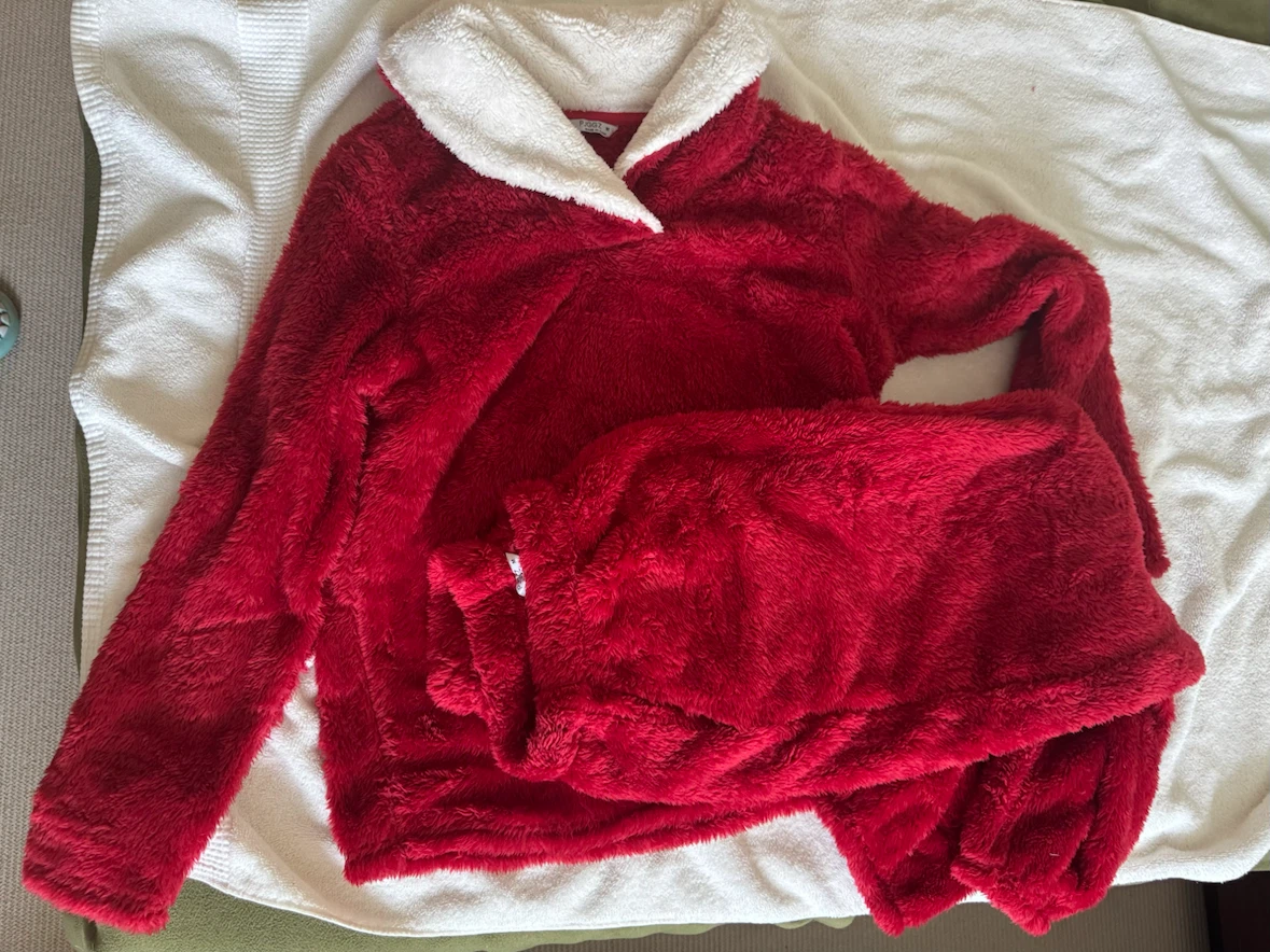 New M size PJGZ Fuzzy Red Pyjama Set