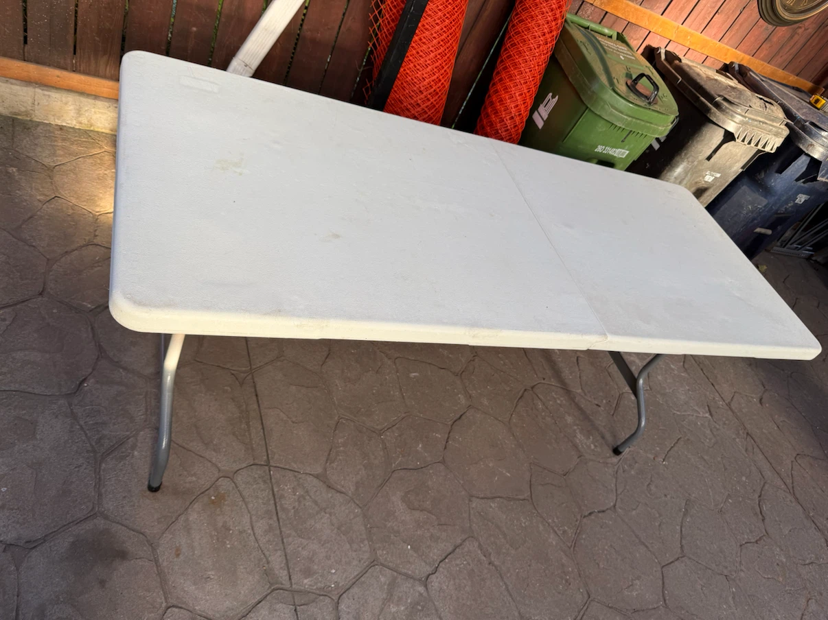 Foldable table