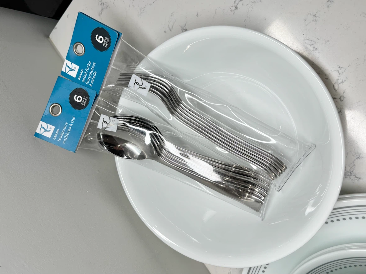 Dinnerware Set with New Cutlery - photo 4