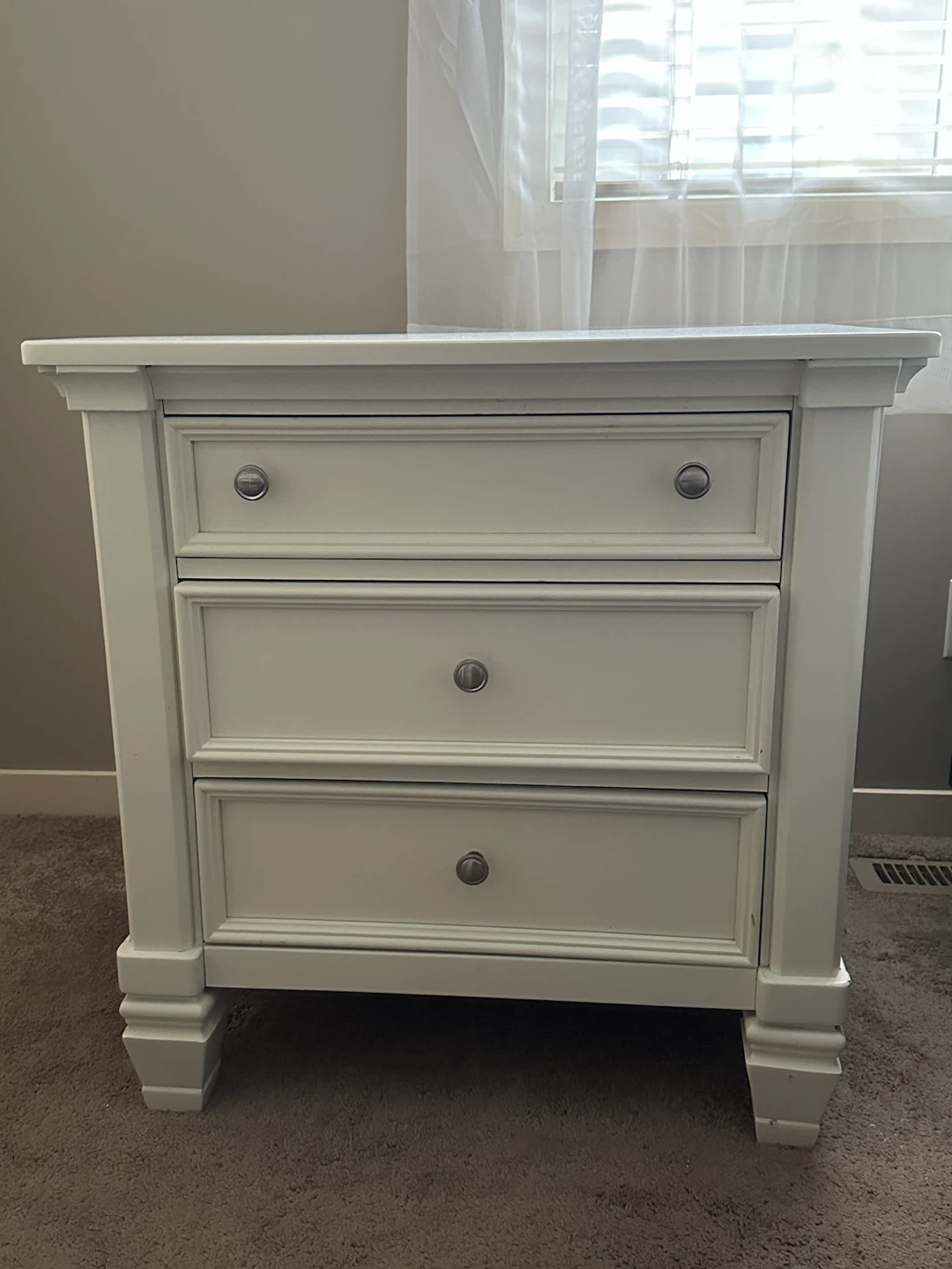 White 9-Drawer Bedroom Dresser with matching nightstand - photo 3