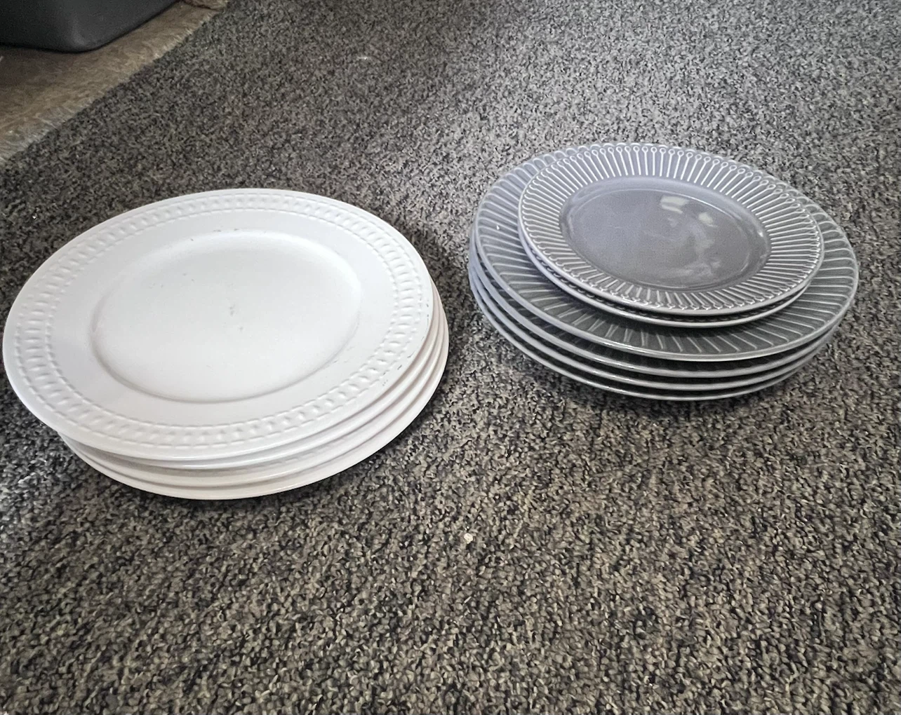 Set of 8 Assorted Dinner Plates