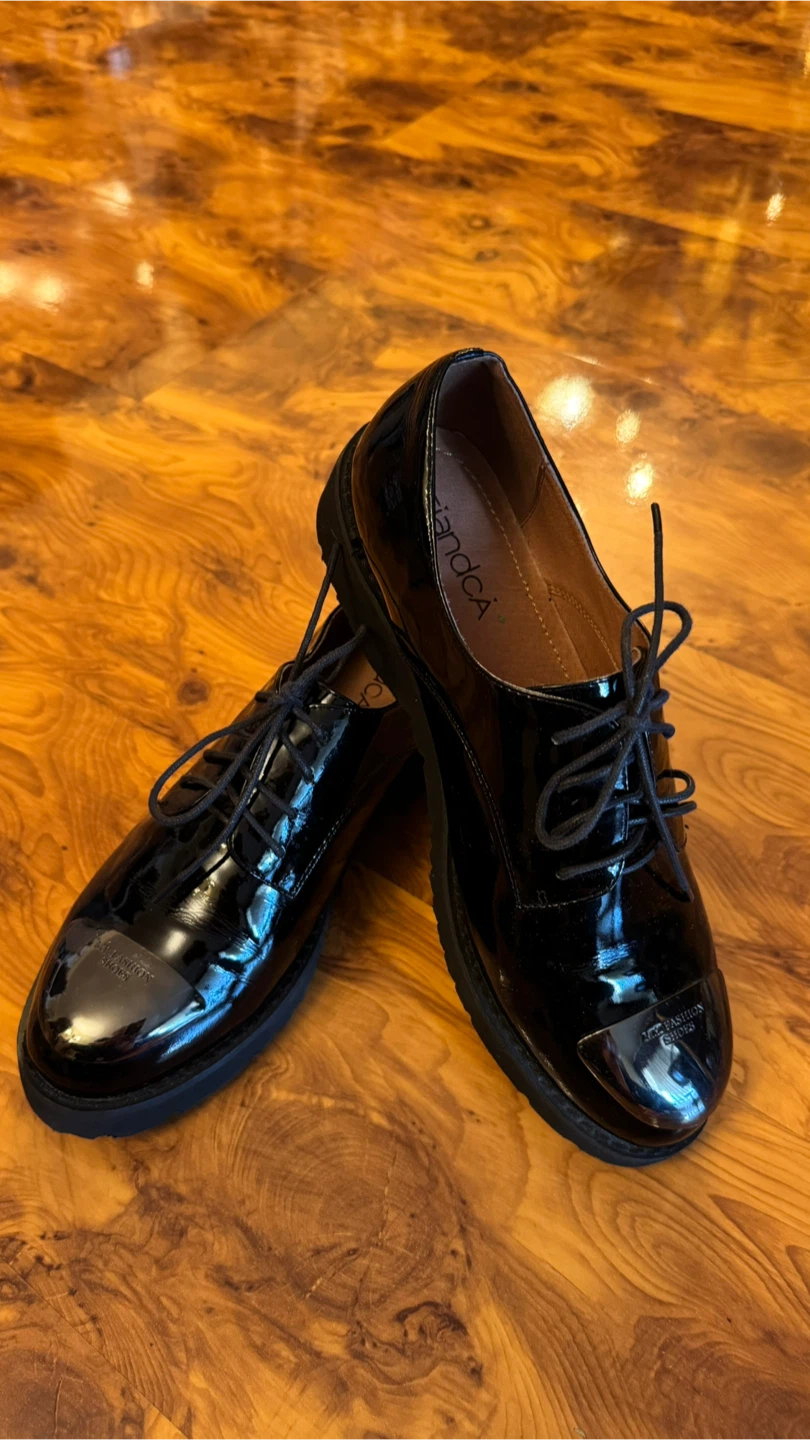 Siandca Black Patent Lace-Up Shoes Size 39