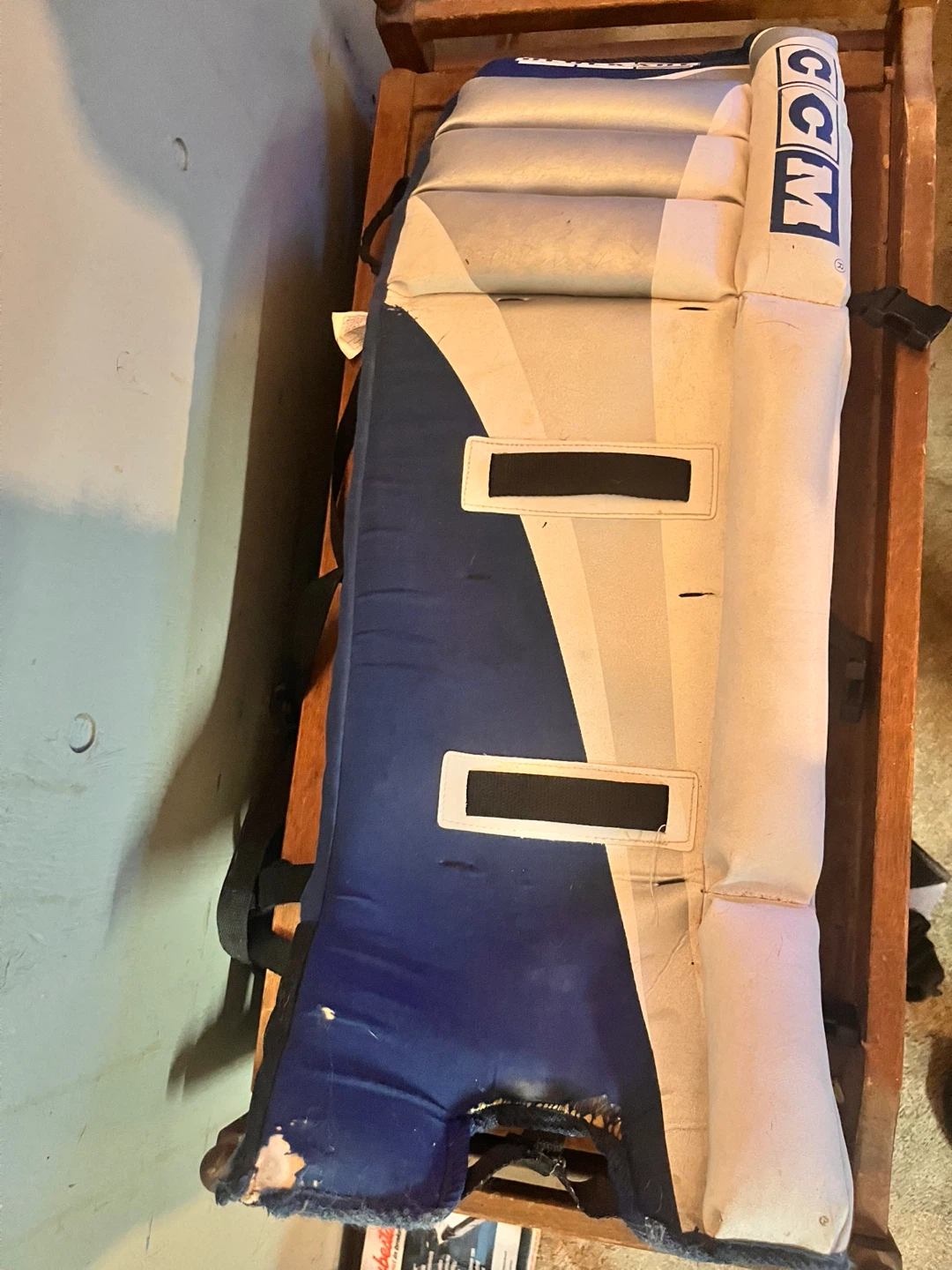 CCM Blockade Hockey Goalie Pads - photo 2