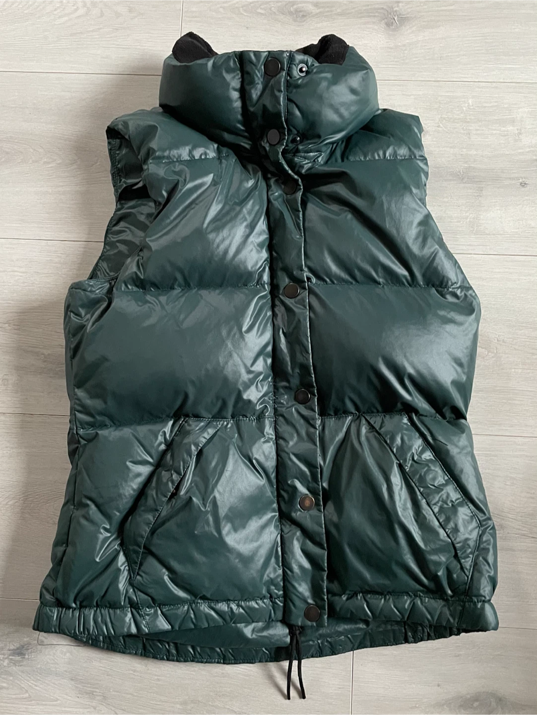 Aritzia Community Glossy Puffer Vest Dark Green Size XS