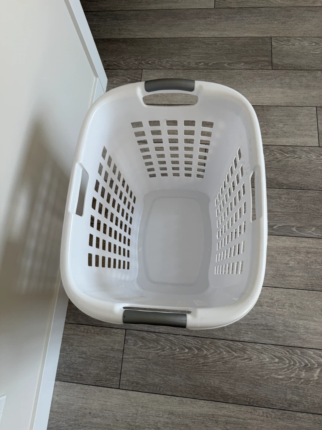 White Plastic Laundry Hamper with Handles - photo 2