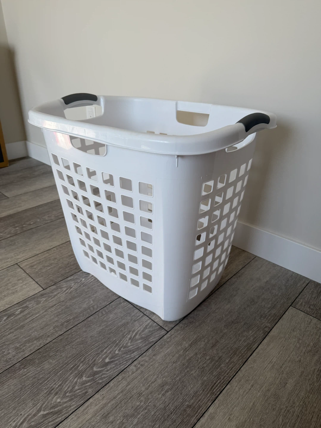 White Plastic Laundry Hamper with Handles - photo 3