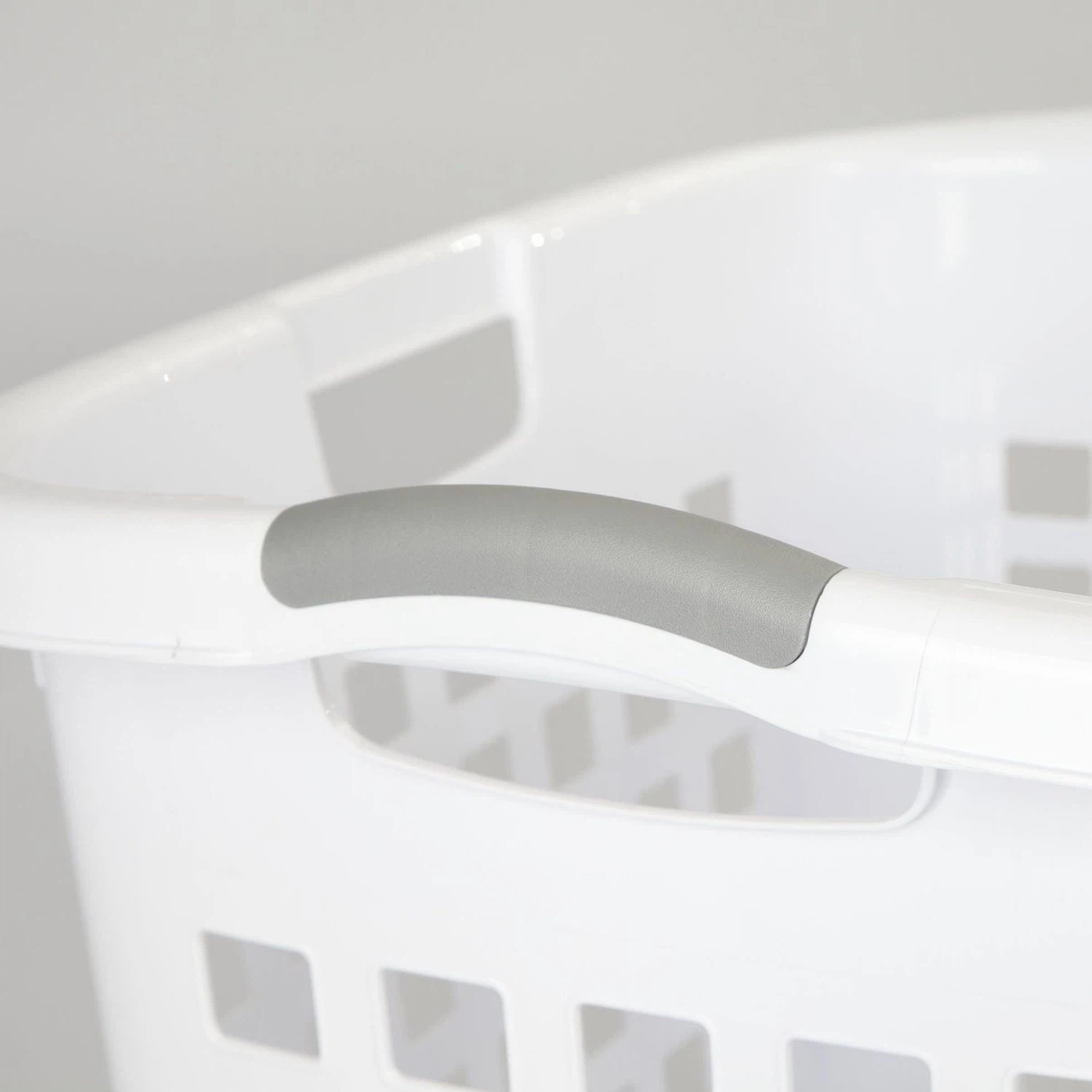 White Plastic Laundry Hamper with Handles - photo 5