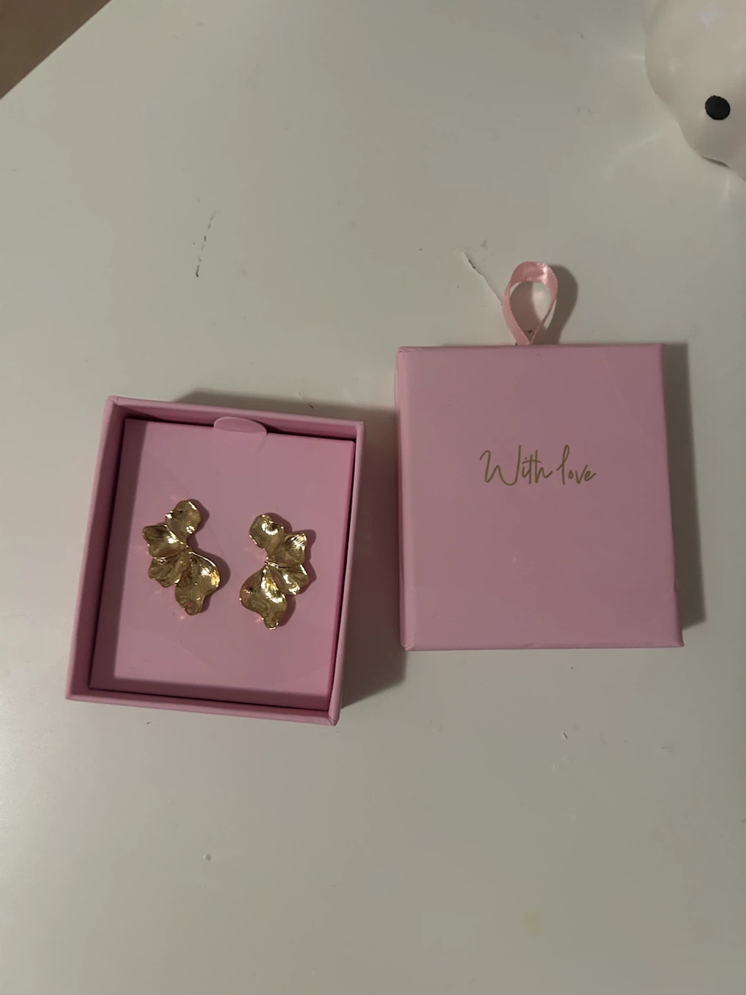 ✨ Brand New Gold Flower Earrings – Never Worn 🎀